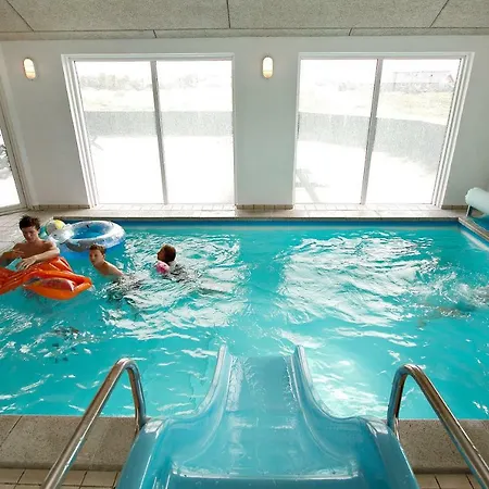 Luxus-poolhaus B5 度假居 *